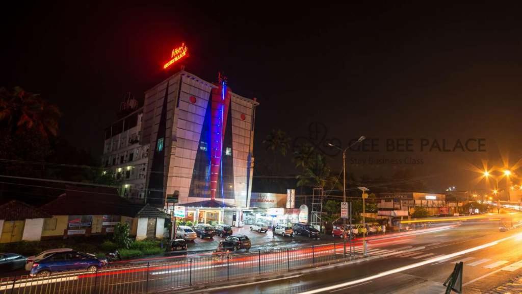 Gee Bee Palace Angamali Kültér fotó