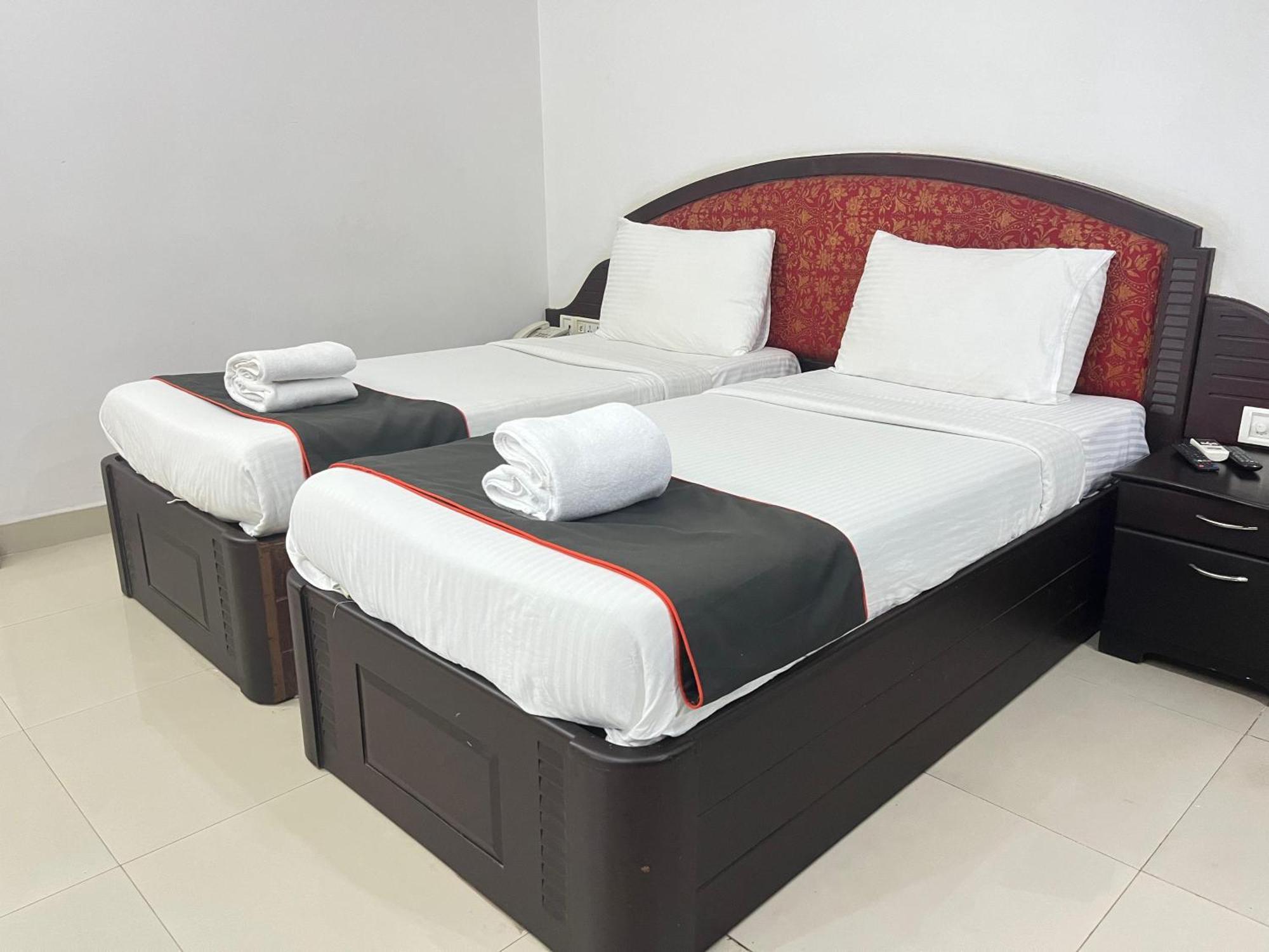 Gee Bee Palace Angamali Kültér fotó